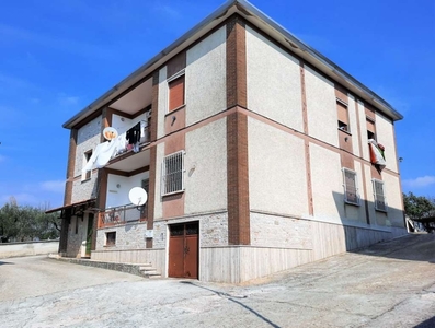 Appartamento a Monte San Giovanni Campano, 8 locali, 1 bagno, garage