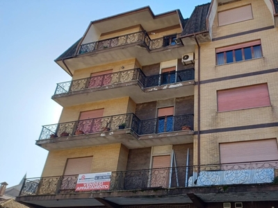 Appartamento ad Amaseno, 10 locali, 2 bagni, 300 m², 1° piano