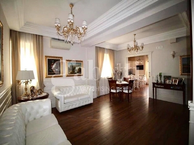 Appartamento in Bianco, Arzano, 5 locali, 2 bagni, 140 m², 2° piano