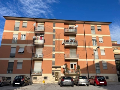 Appartamento in Via Carlo Cattaneo, Sora, 7 locali, 1 bagno, 110 m²