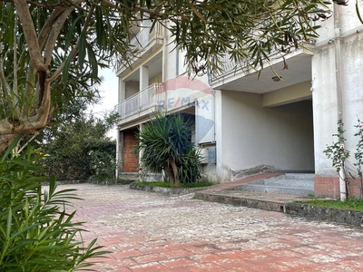Appartamento in VIA FRA CREMETE, Francavilla di Sicilia, 6 locali