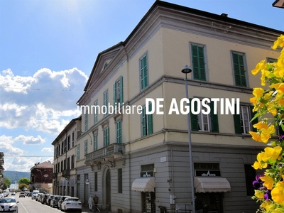 Appartamento in Via Matteotti, Arona, 6 locali, 2 bagni, 170 m²