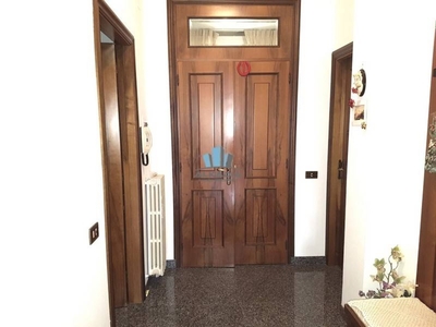 Appartamento a Montegranaro, 7 locali, 1 bagno, 190 m², 3° piano