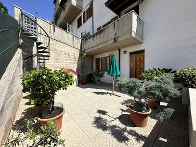 Appartamento in Via sanzio, Fermo, 6 locali, 2 bagni, giardino privato