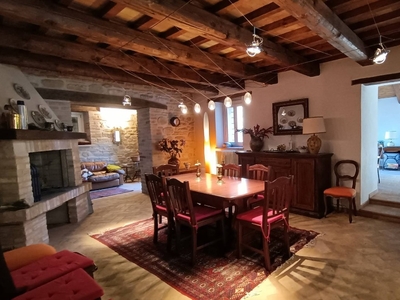Appartamento in Via Villa Pianiglioli, Belforte del Chienti, 7 locali