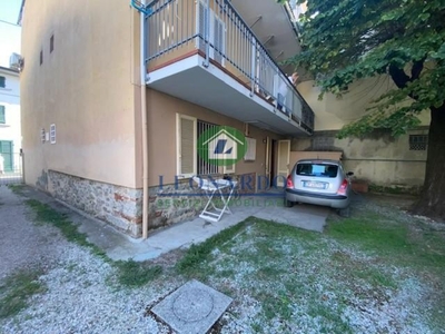 Bilocale a Montecatini-Terme, 1 bagno, posto auto, arredato, 50 m²