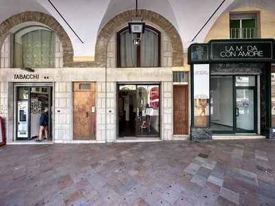 Bilocale in PIAZZA DEL POPOLO, Fermo, 1 bagno, 60 m², ottimo stato