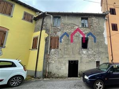 Casa indipendente a Borgo a Mozzano in provincia di Lucca