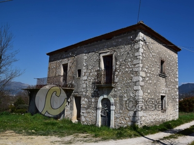 Casa indipendente a Cervaro, 5 locali, 108 m², da ristrutturare