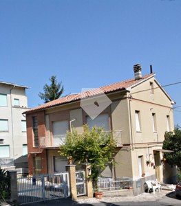 Casa indipendente a Corridonia, 10 locali, 2 bagni, con box, 160 m²