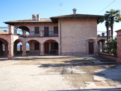 Casa indipendente a Diano d'Alba, 7 locali, 2 bagni, giardino privato