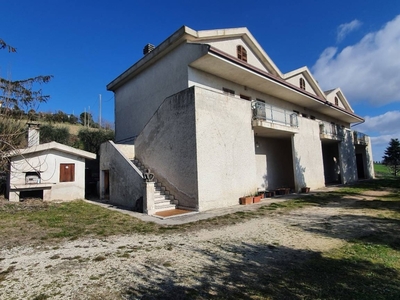 Casa indipendente a Magliano di Tenna, 15 locali, 6 bagni, 396 m²
