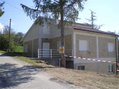 Casa indipendente a Monteleone di Fermo, 5 locali, 1 bagno, 345 m²