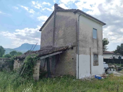 Casa indipendente a Pignataro Interamna, 6 locali, 1 bagno, 144 m²