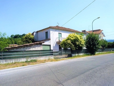 Casa indipendente ad Arpino, 8 locali, 300 m² in vendita