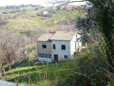 Casa indipendente in C.da bore, Falerone, 10 locali, 1 bagno, 250 m²