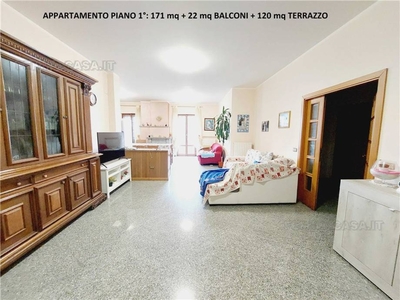 Casa indipendente in Loc. Contrada San Girolamo 15, Fermo, 11 locali