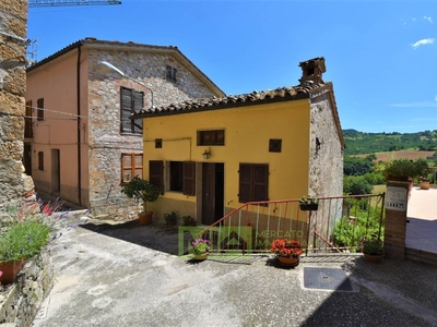 Casa indipendente in Località Sossasso, Montefortino, 5 locali, 90 m²