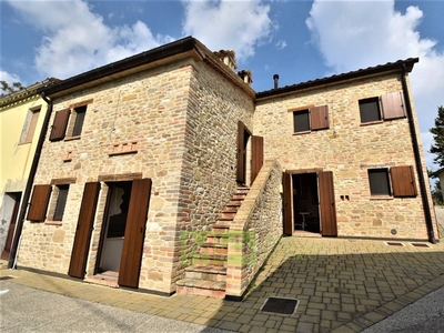 Casa indipendente in ROVITOLO, Montefortino, 9 locali, 2 bagni, 250 m²