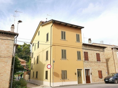 Casa indipendente in Via benedetto croce, Porto San Giorgio, 6 locali