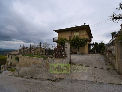 Casa indipendente in Via Bora, Ponzano di Fermo, 11 locali, 2 bagni