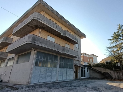Casa indipendente in Via Castellano, Massa Fermana, 7 locali, 4 bagni