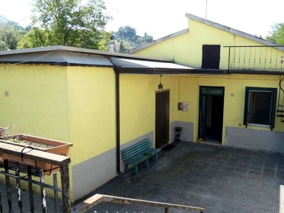 Casa indipendente in VIA COLLE 12, Frosinone, 8 locali, 1 bagno