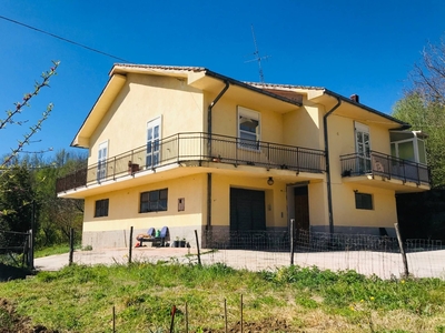 Casa indipendente in Via Colle Allino, Broccostella, 11 locali, 280 m²