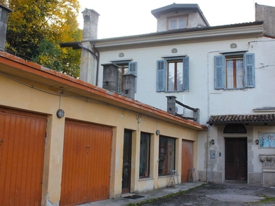 Casa indipendente in Via Favetti, Gorizia, 10 locali, 2 bagni, garage