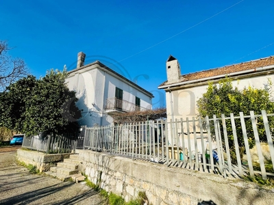 Casa indipendente in VIA FIBRENO, Roccasecca, 7 locali, 2 bagni