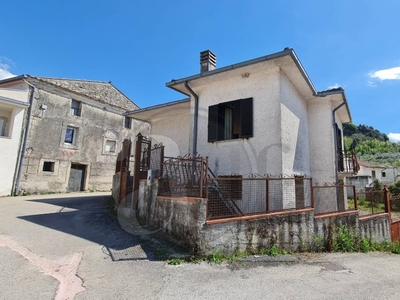 Casa indipendente in Via Fraioli, Rocca d'Arce, 10 locali, 2 bagni