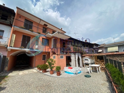 Casa indipendente in Via Giuseppe Badini 28, Carpignano Sesia, 2 bagni