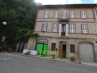 Casa indipendente in Via Guglielmo Marconi, Amandola, 13 locali