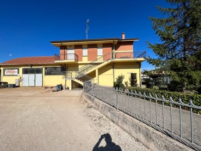 Casa indipendente in Via Meucci, Porto San Giorgio, 6 locali, 3 bagni
