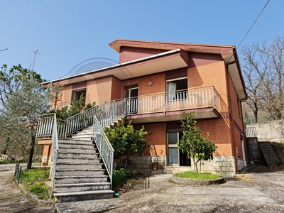 Casa indipendente in VIA OLIVE, Casalvieri, 11 locali, 2 bagni, 200 m²