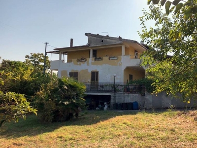 Casa indipendente in Via Pozzo Petrocco snc, San Giovanni Incarico