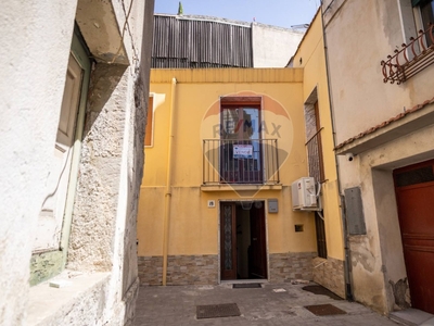 Casa indipendente in Via Vittorio Emanuele III, Francavilla di Sicilia