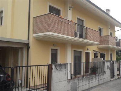 Casa semi indipendente in Via Colle Petrano in zona Brecciarola a Chieti