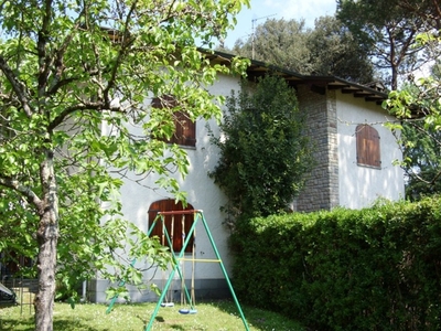 Villa a schiera a Massa, 5 locali, 3 bagni, giardino privato, 170 m²