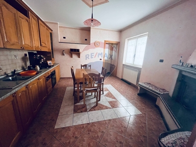 Casa semindipendente in Località Collalto, Bojano, 9 locali, 1 bagno