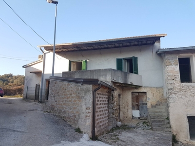 Casa semindipendente in Marconi, Rocca d'Arce, 5 locali, 1 bagno