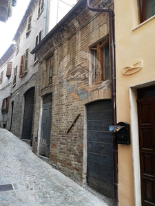 Casa semindipendente in VIA FARINI, Montegiorgio, 4 locali, 94 m²