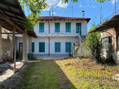Casa semindipendente in Via Lunga, Gorizia, 7 locali, 1 bagno, con box
