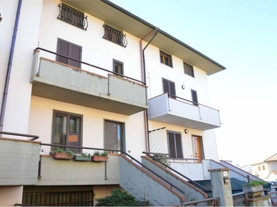 Casa semindipendente in Via Pineta, Monsummano Terme, 8 locali, garage