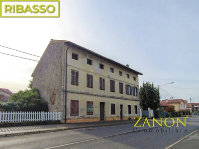 Casa semindipendente in Via Udine, Gorizia, 9 locali, 1 bagno, 144 m²