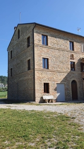 Casa semindipendente in Via Volpi, Falerone, 9 locali, 2 bagni, 200 m²