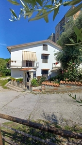 Casa semindipendente in Viale napoli, Frosinone, 7 locali, 2 bagni