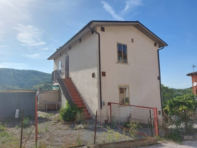 Casa singola da ristrutturare a Nocera Umbra