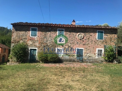 Casale a Montecatini-Terme, 7 locali, 290 m², da ristrutturare