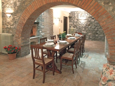 Casale in affitto in Umbria a ridosso di un suggestivo Castello Medioevale